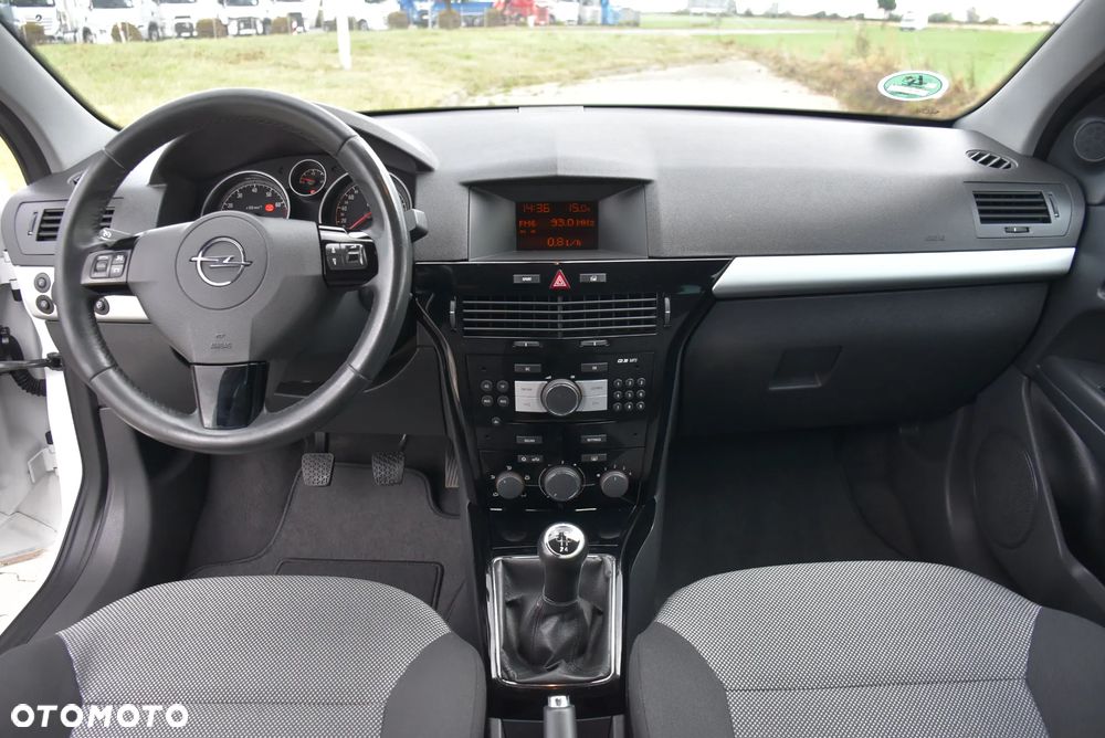 Opel Astra 1.6 Black&White - 22