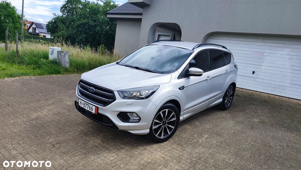 Ford Kuga 1.5 EcoBoost 2x4 ST-Line - 2