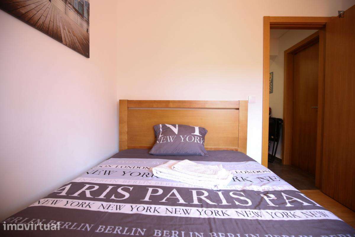 Quarto - localizado em Carnide Lisbon - Grande imagem: 4/23