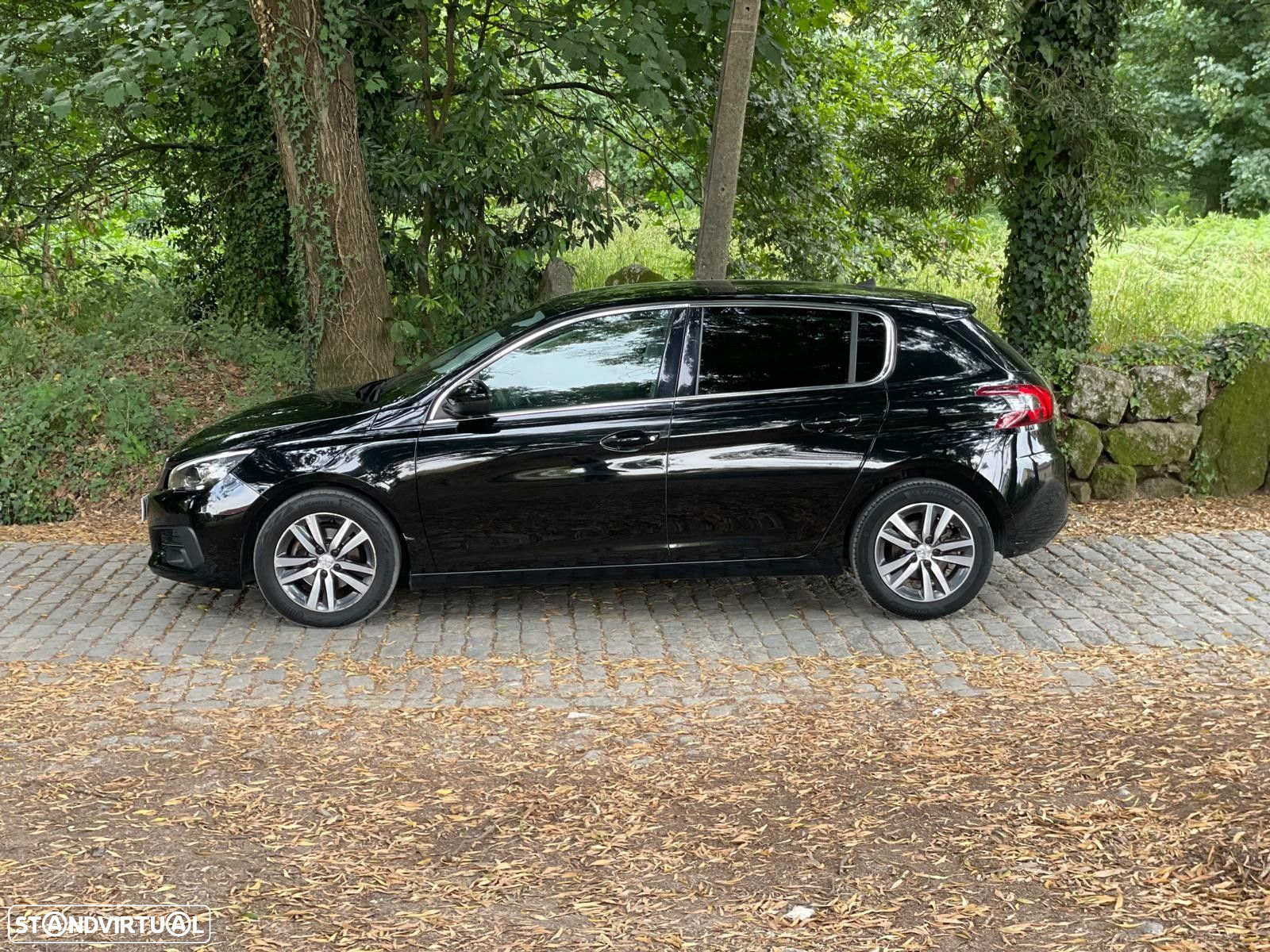 Peugeot 308 1.2 PureTech Allure Pack EAT8 - 24