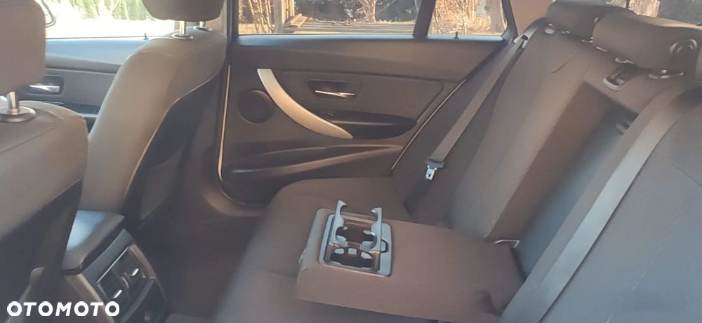 BMW Seria 3 318i - 16