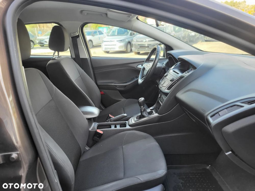 Ford Focus 1.6 Trend - 18