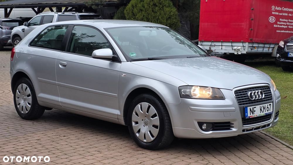Audi A3 3-drzwiowe 1.6 Attraction - 2