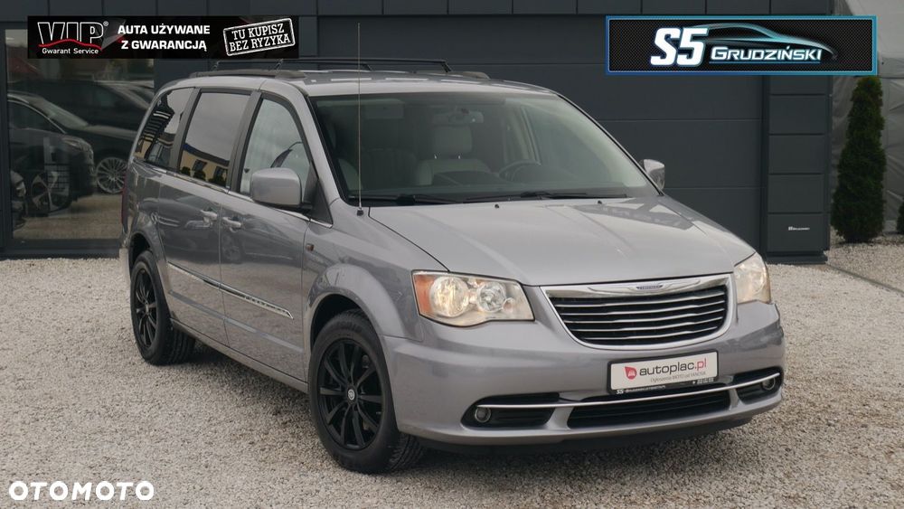 Chrysler Town & Country - 1