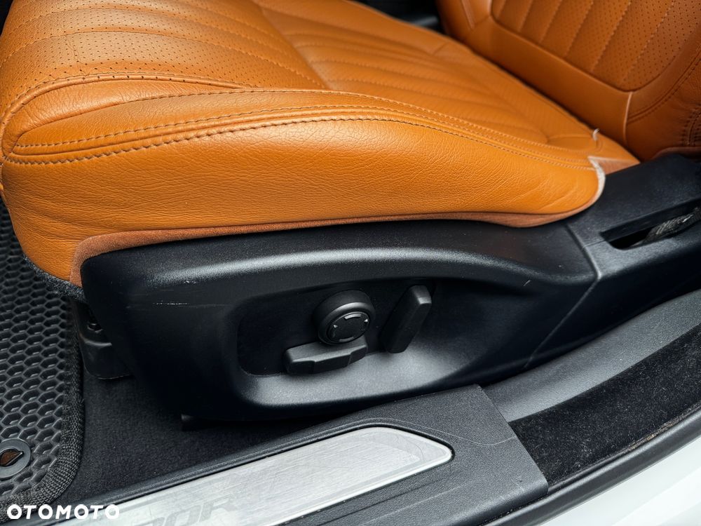 Jaguar XE 2.0 T R-Sport - 20