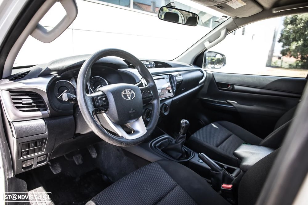 Toyota Hilux 2.4 D-4D 2WD CD CM - 14