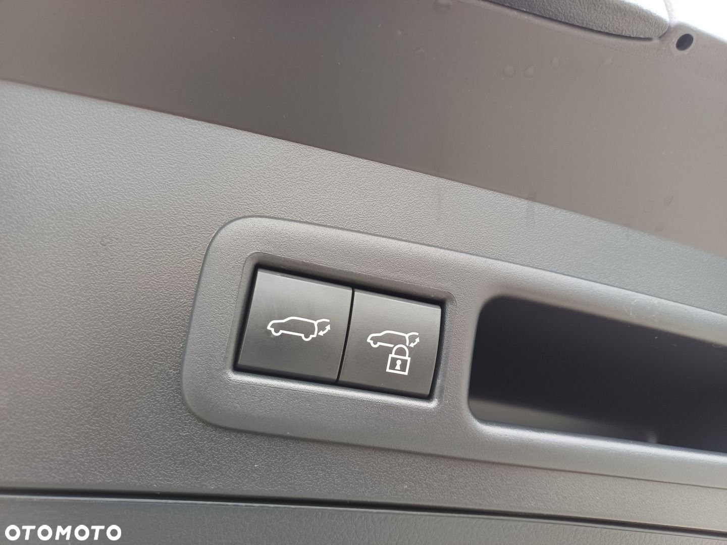Lexus UX 300h F Sport Design - 19