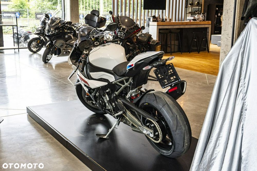 BMW S - 9