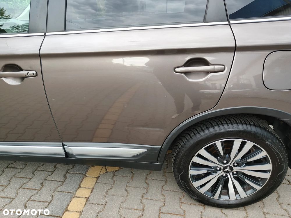 Mitsubishi Outlander 2.0 Intense + SDA 4WD CVT - 17