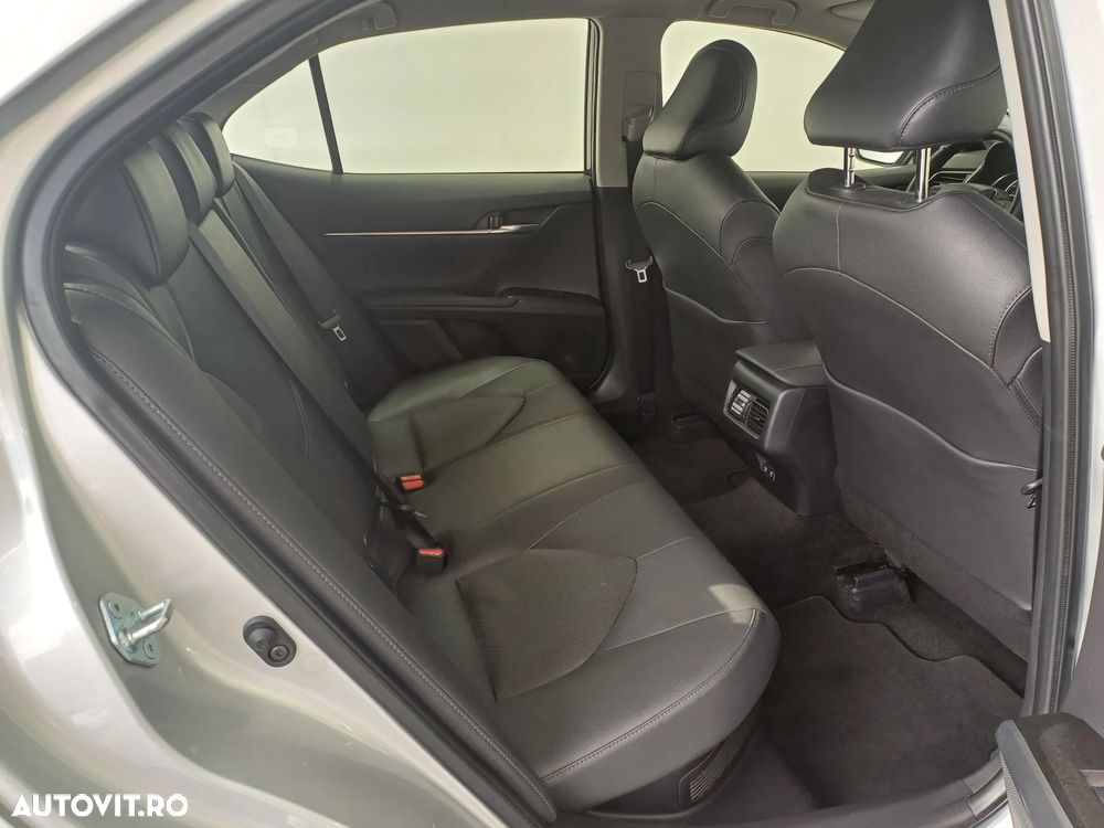 Toyota Camry 2.5 Hybrid Business - 22