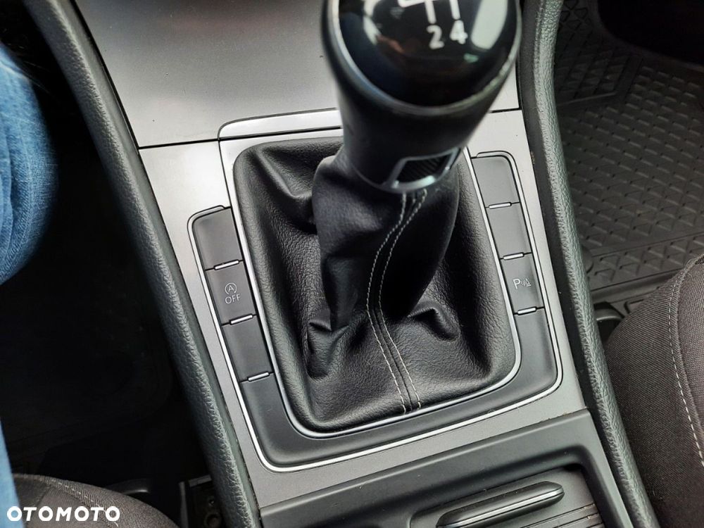 Volkswagen Golf - 34