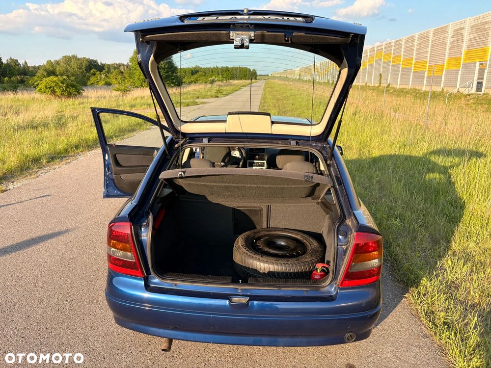 Opel Astra 1.8 Sport - 18
