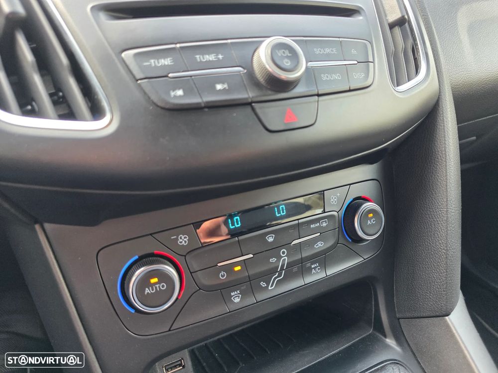 Ford Focus 1.0 EcoBoost MHEV ST-Line - 12