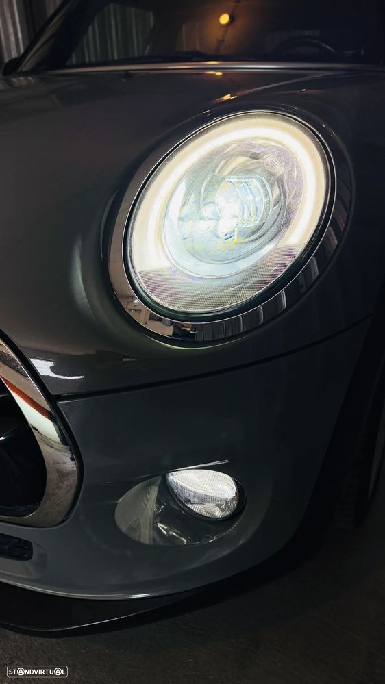 MINI 5 Portas Cooper D Auto - 50