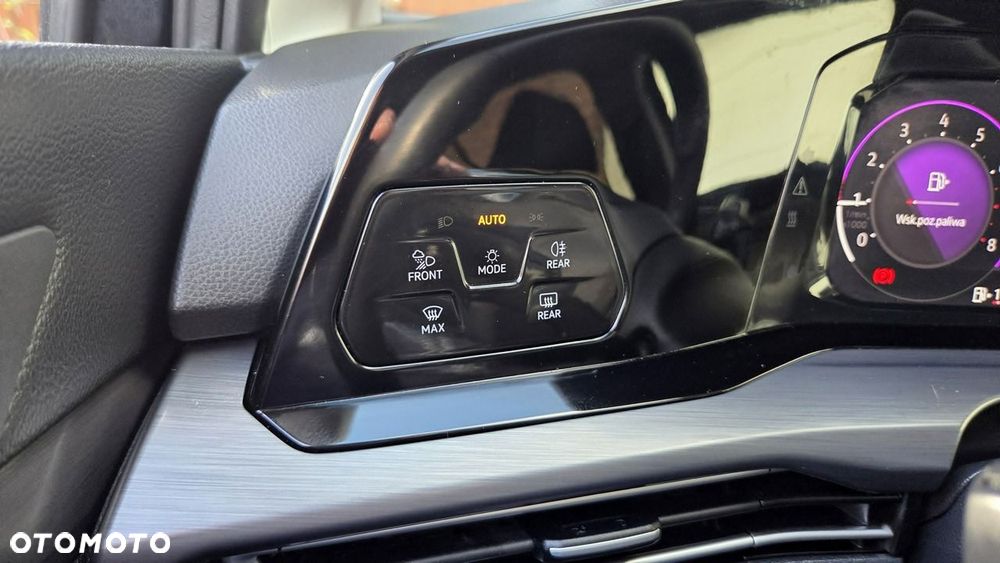 Volkswagen Golf 1.5 TSI EVO Style - 27