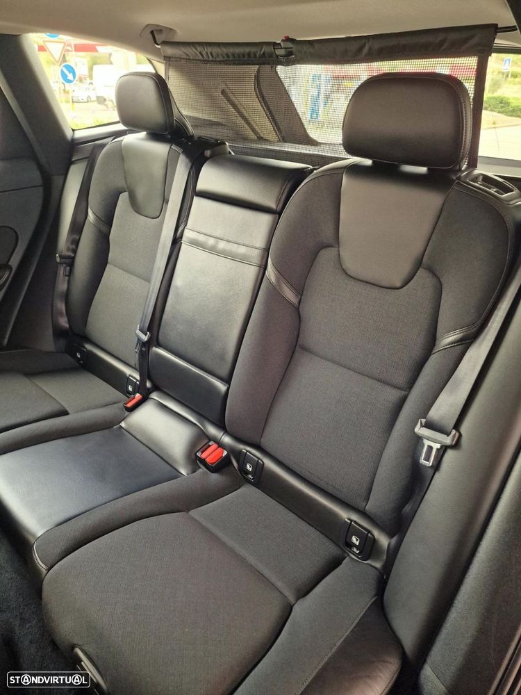 Volvo XC 60 2.0 D4 Momentum Geartronic - 18