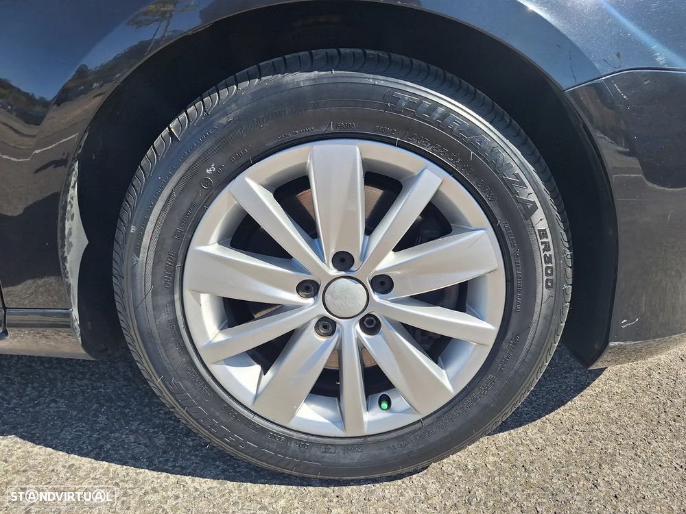 VW Passat Variant 1.6 TDI Edition Con.BM - 16