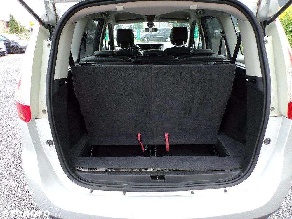 Renault Grand Scenic - 32