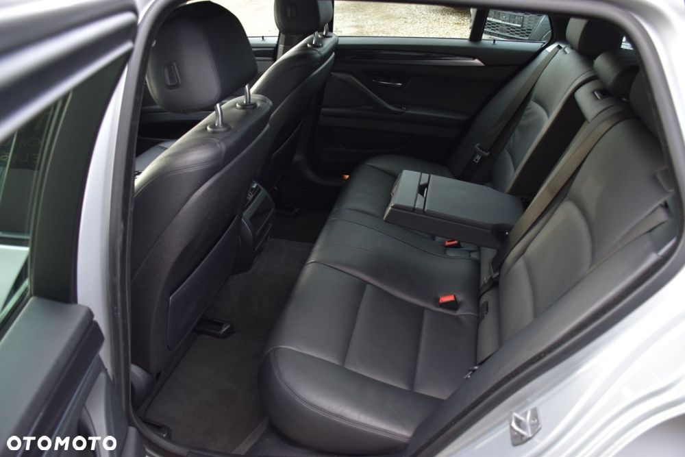 BMW Seria 5 520d xDrive - 10