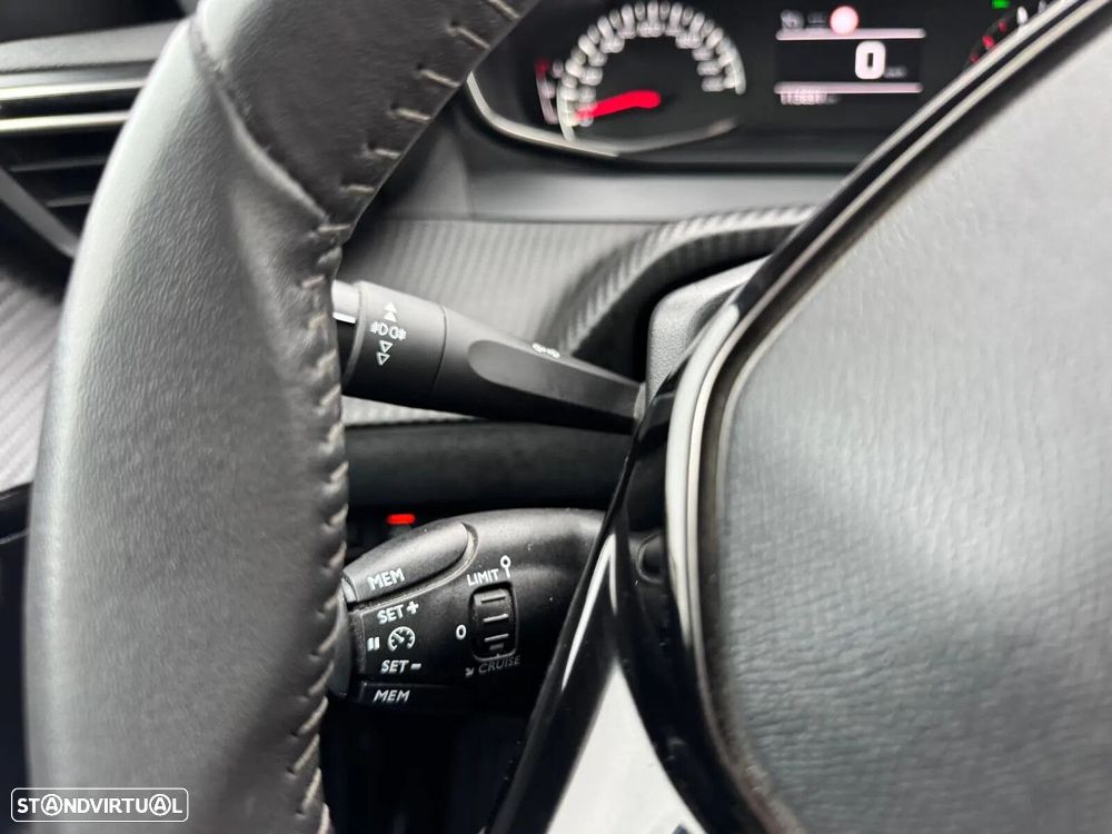 Peugeot 2008 1.2 PureTech Active Pack - 34