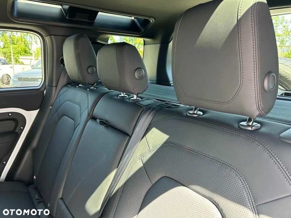 Land Rover Defender - 10