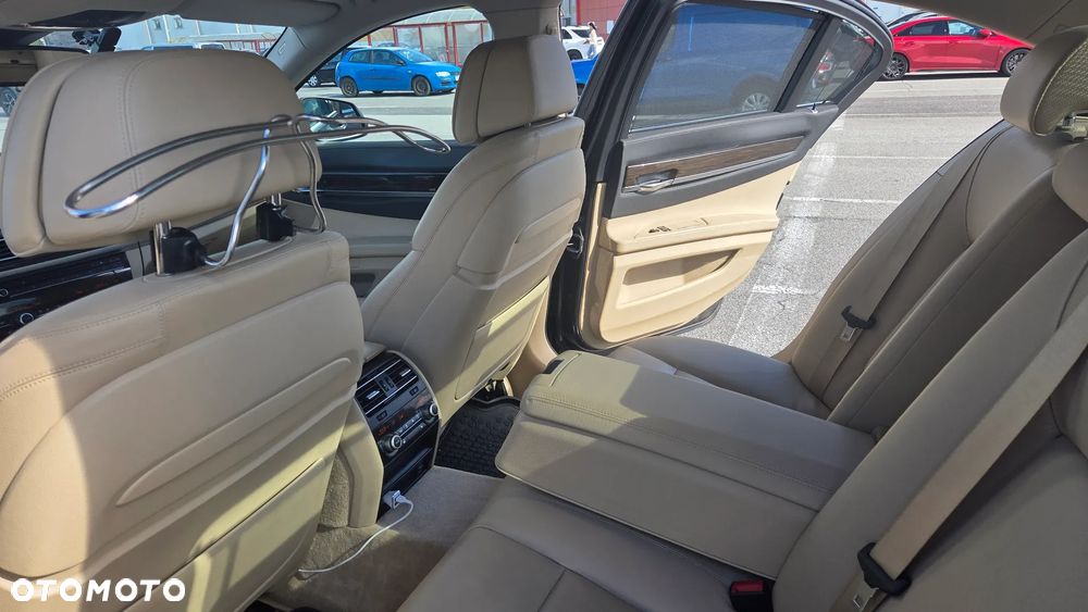 BMW Seria 7 - 31