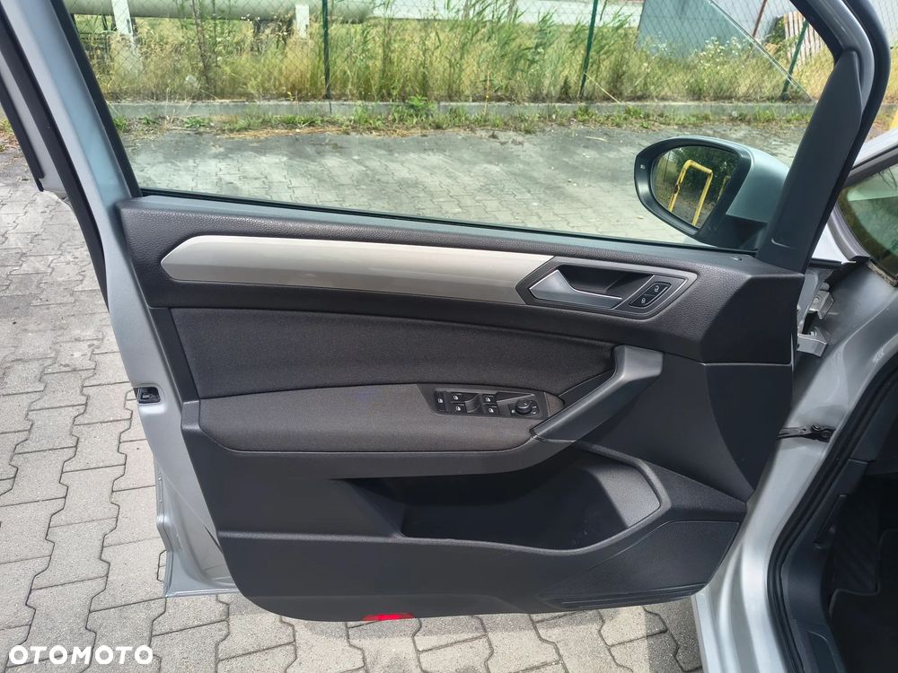 Volkswagen Touran - 19