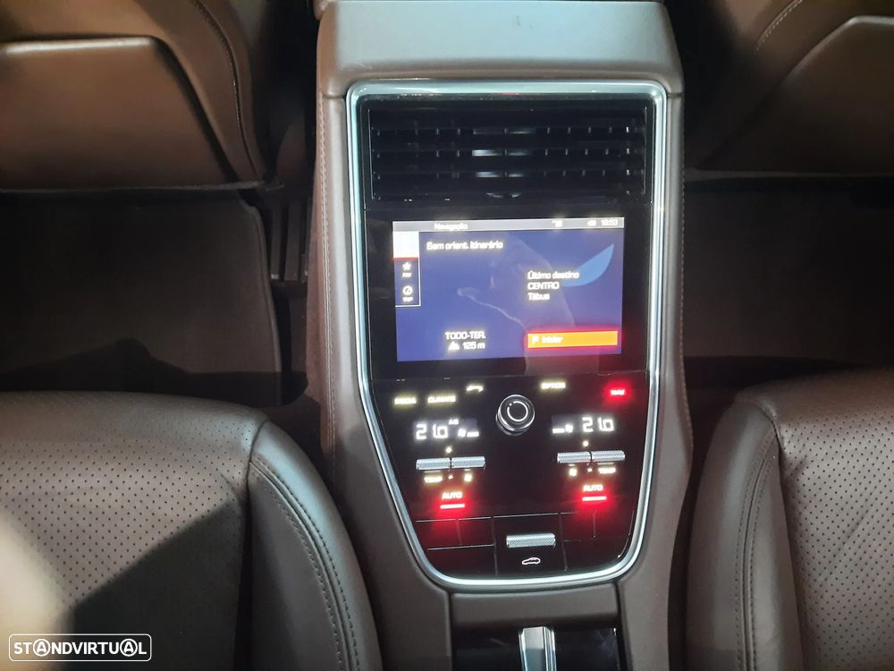 Porsche Panamera 4 E-Hybrid - 48