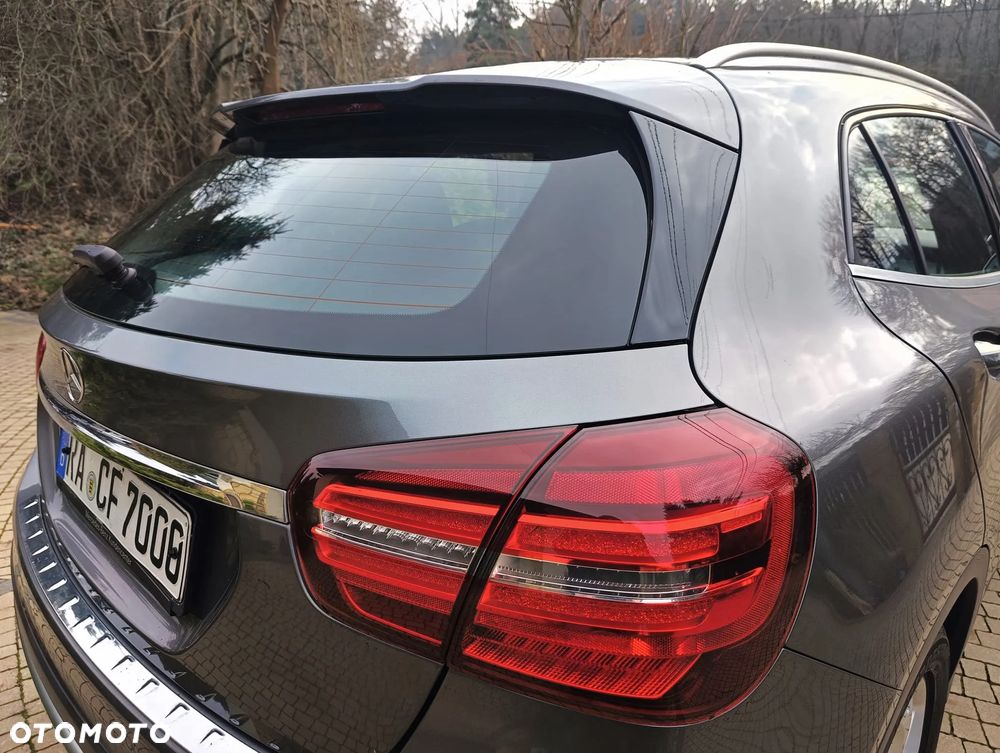 Mercedes-Benz GLA 200 Urban - 16