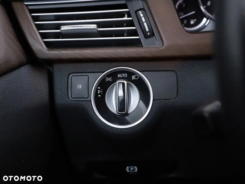 Mercedes-Benz Klasa E 350 T CDI DPF 4Matic BlueEFFICIENCY 7G-TRONIC Avantgarde - 11
