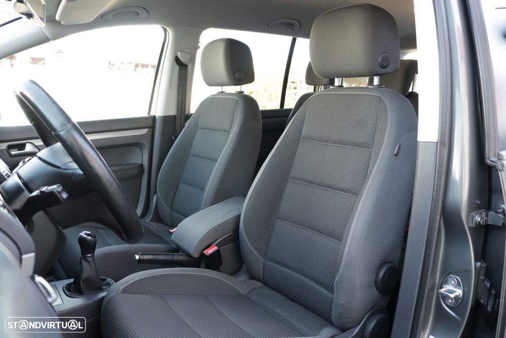 VW Touran 1.6 TDI BM Confortline 7L - 16