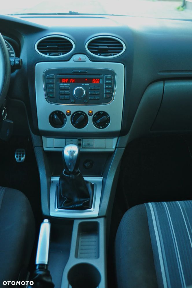 Ford Focus 1.6 Trend + - 14