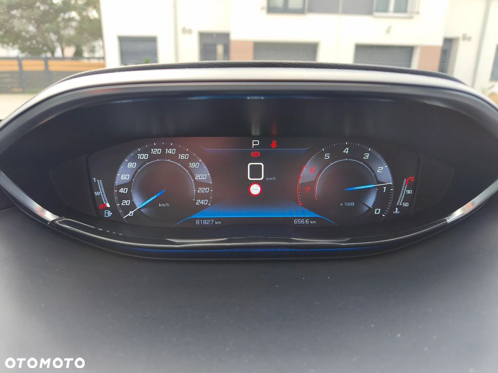 Peugeot 3008 1.2 PureTech GPF Active S&S EAT8 - 11