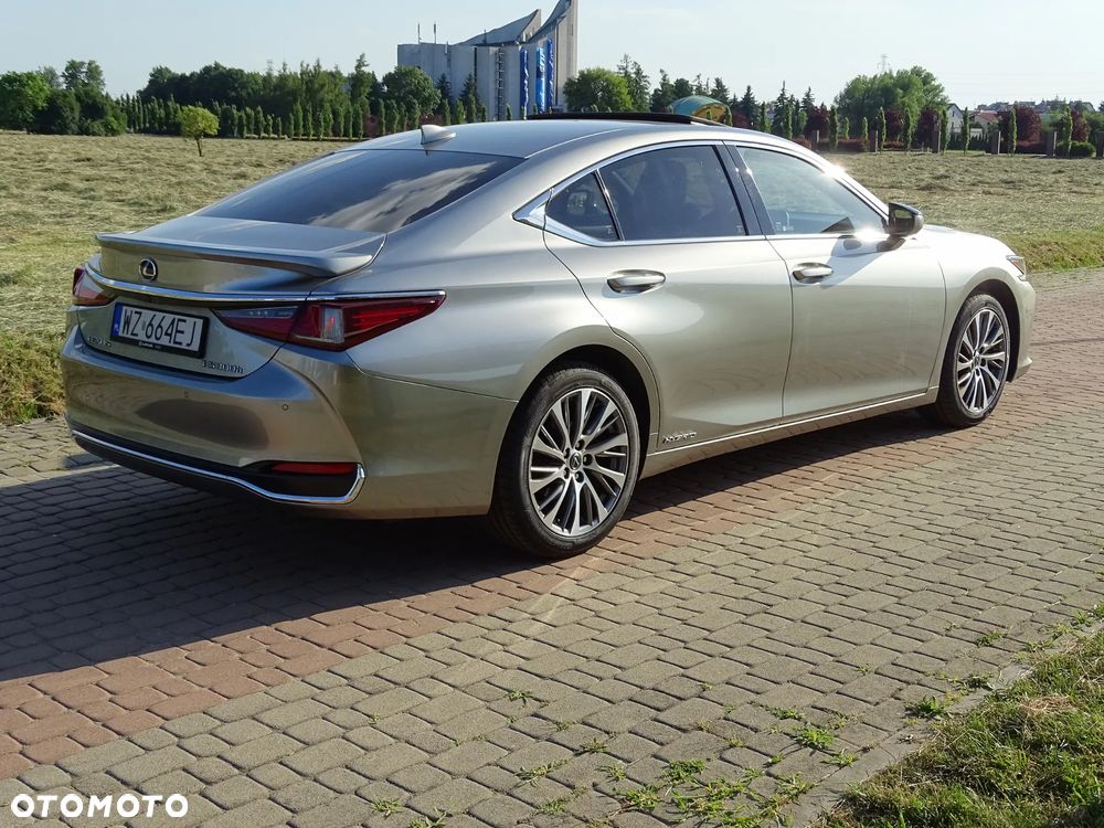 Lexus ES 300h Business Edition + - 10