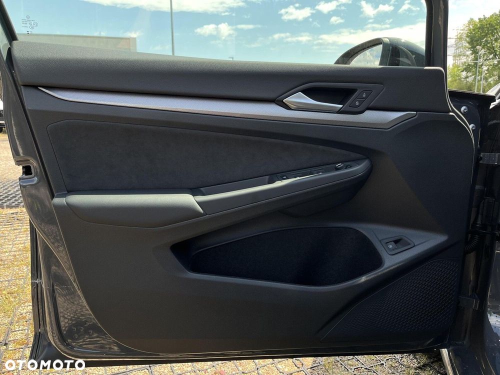 Volkswagen Golf - 22