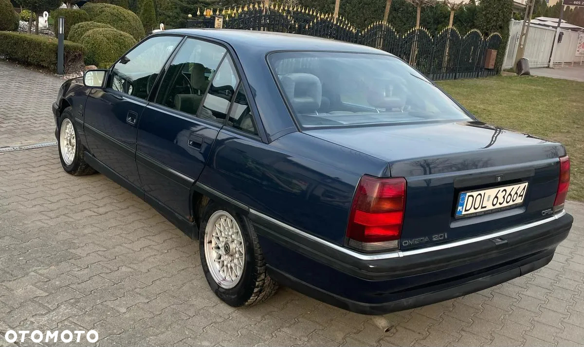 Opel Omega 1.8i LS - 5