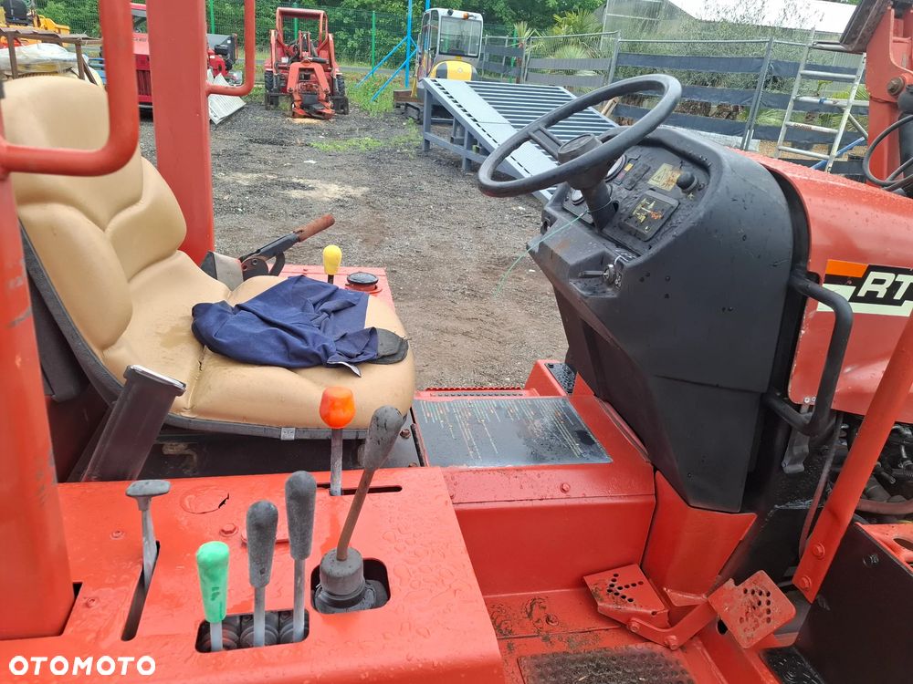 Koparka łańcuchowa Ditch Witch Rt 40 - 8