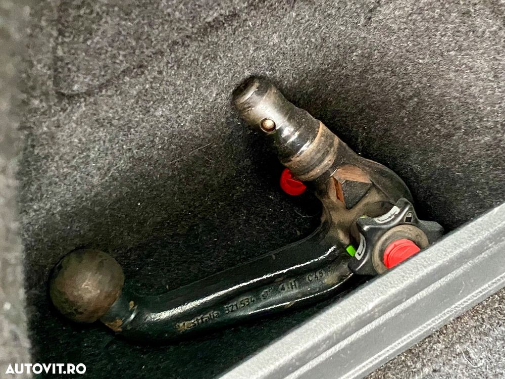 Volkswagen Passat 1.9 TDI DPF BlueMotion - 23