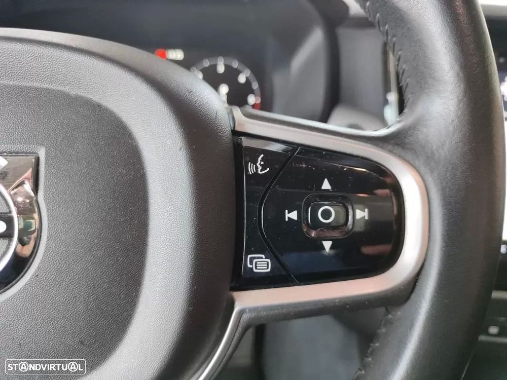 Volvo V90 2.0 D4 Momentum Geartronic - 26