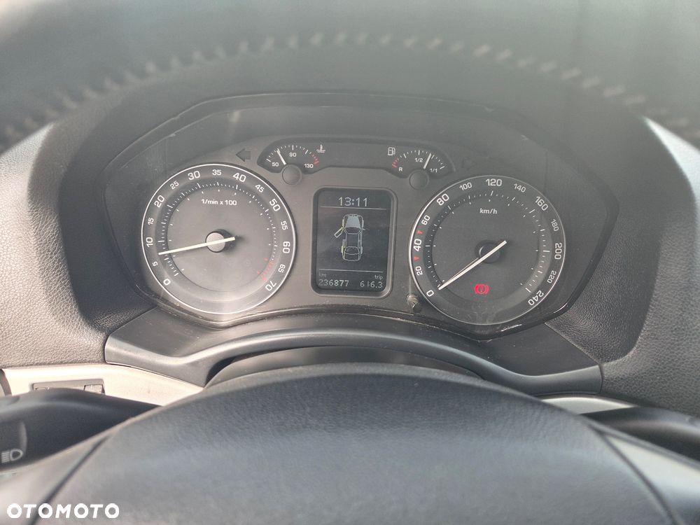 Skoda Octavia 1.6 Ambiente - 12