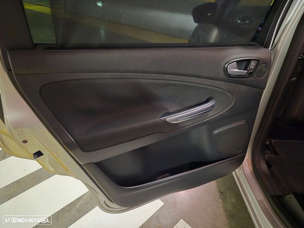 Ford S-Max 2.0 TDCi Titanium 7L - 29