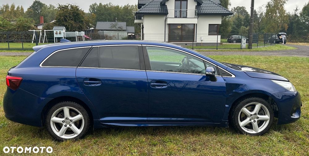 Toyota Avensis 2.0 D-4D Premium - 6