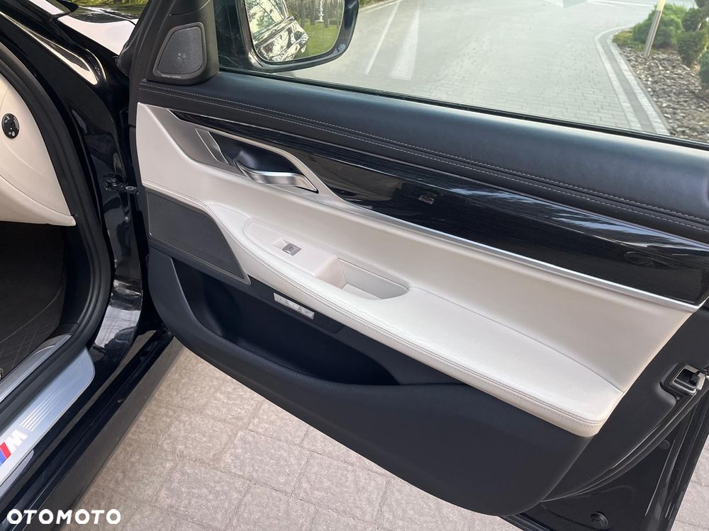 BMW Seria 7 740d xDrive - 23