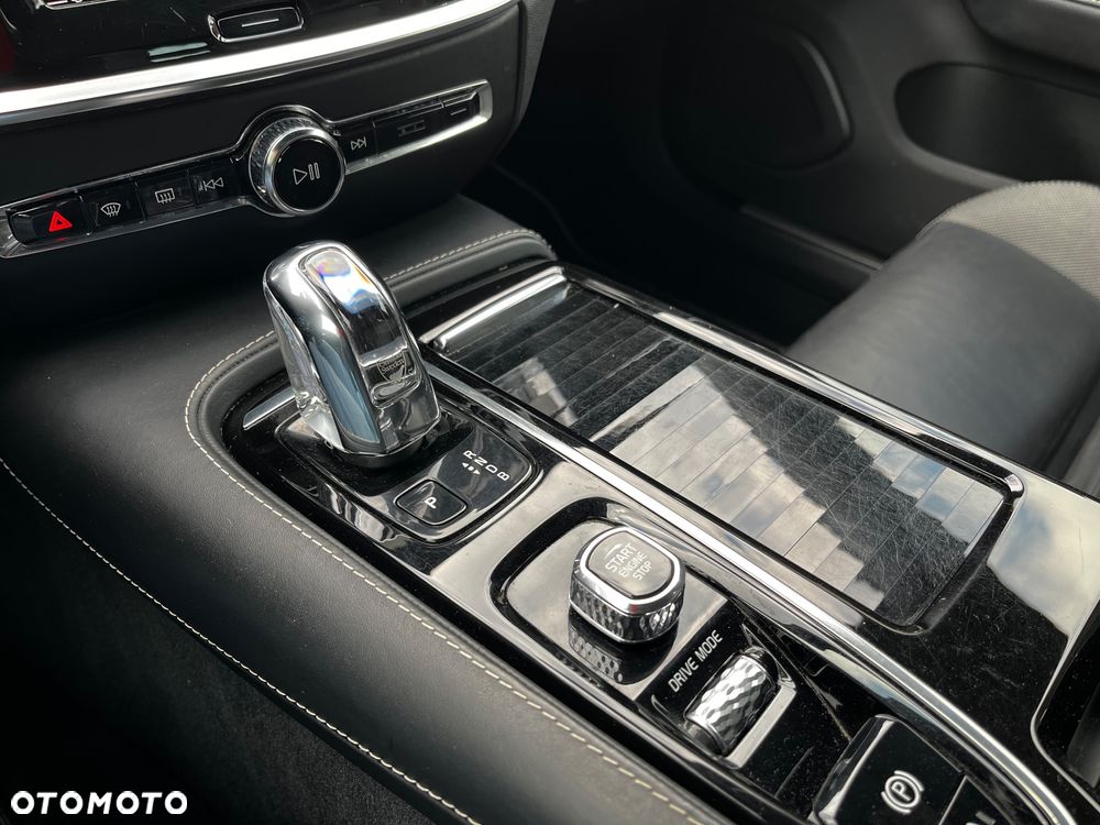 Volvo V60 T8 AWD Twin Engine Geartronic R-Design - 33