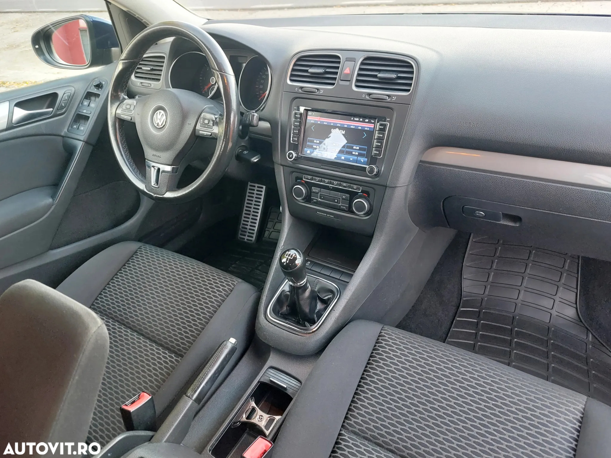 Volkswagen Golf 1.6 TDI DPF Highline - 9