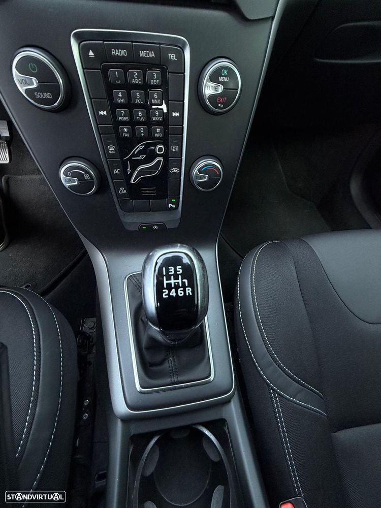 Volvo V40 2.0 D3 Momentum - 10