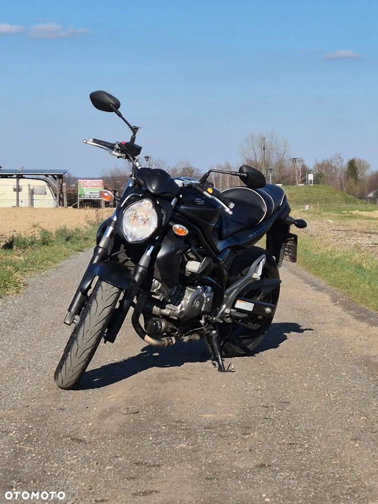 Suzuki Gladius - 2
