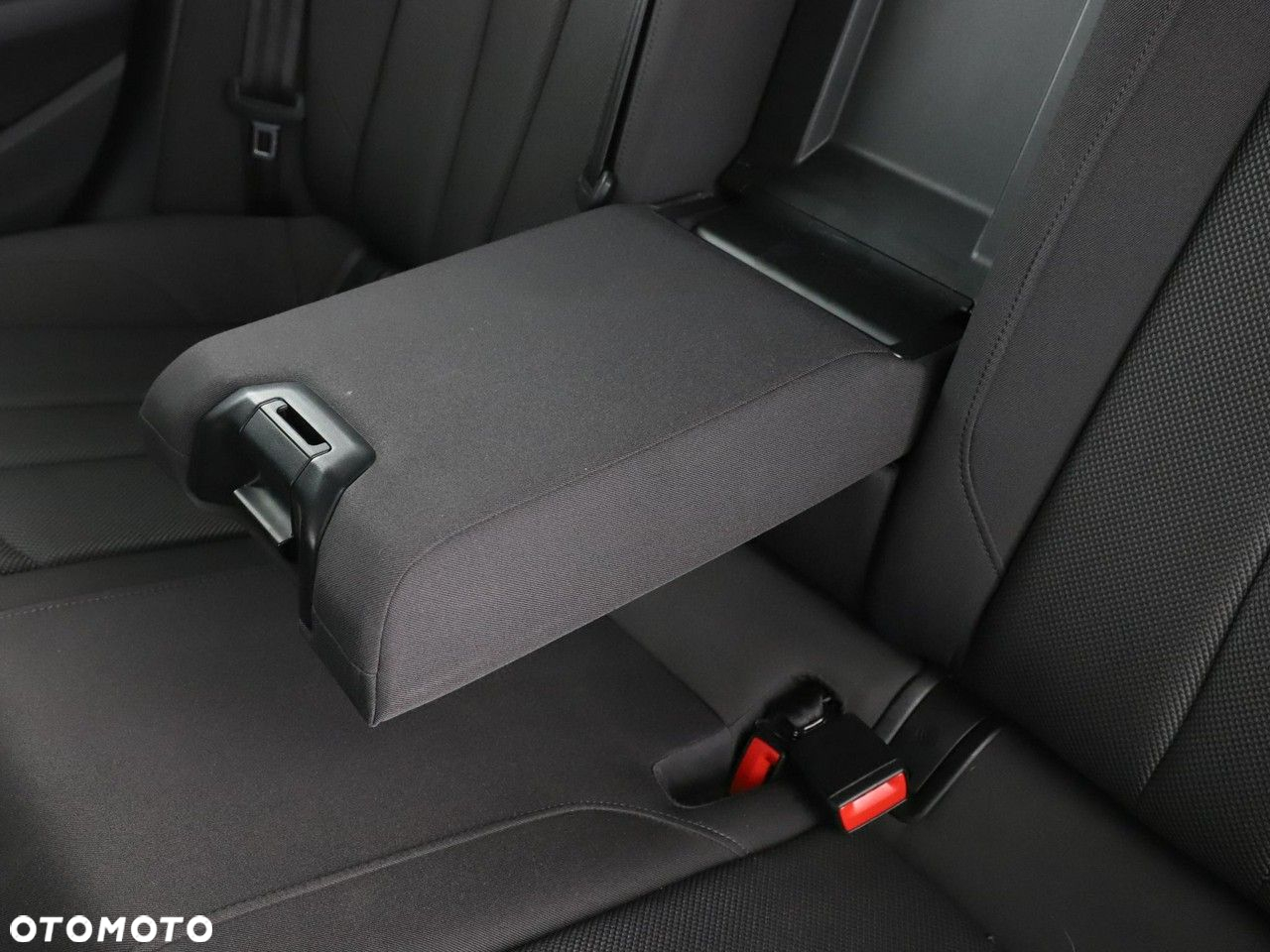 Audi A4 Avant 30 TDI S tronic advanced - 36