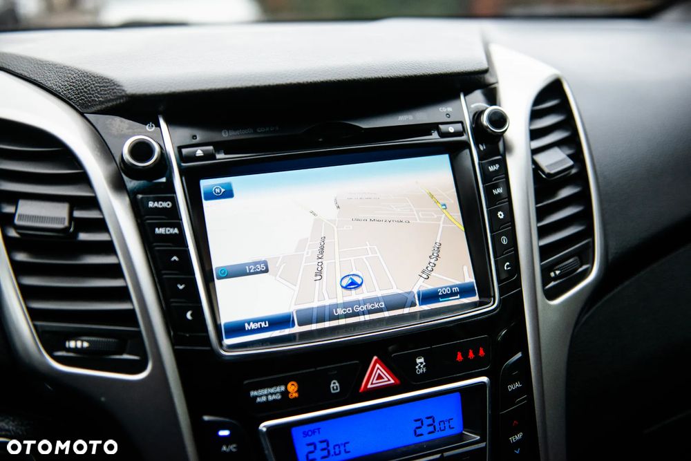 Hyundai i30 blue Kombi 1.6 GDi Passion - 33