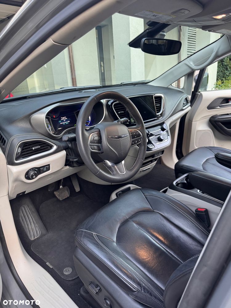 Chrysler Pacifica - 21
